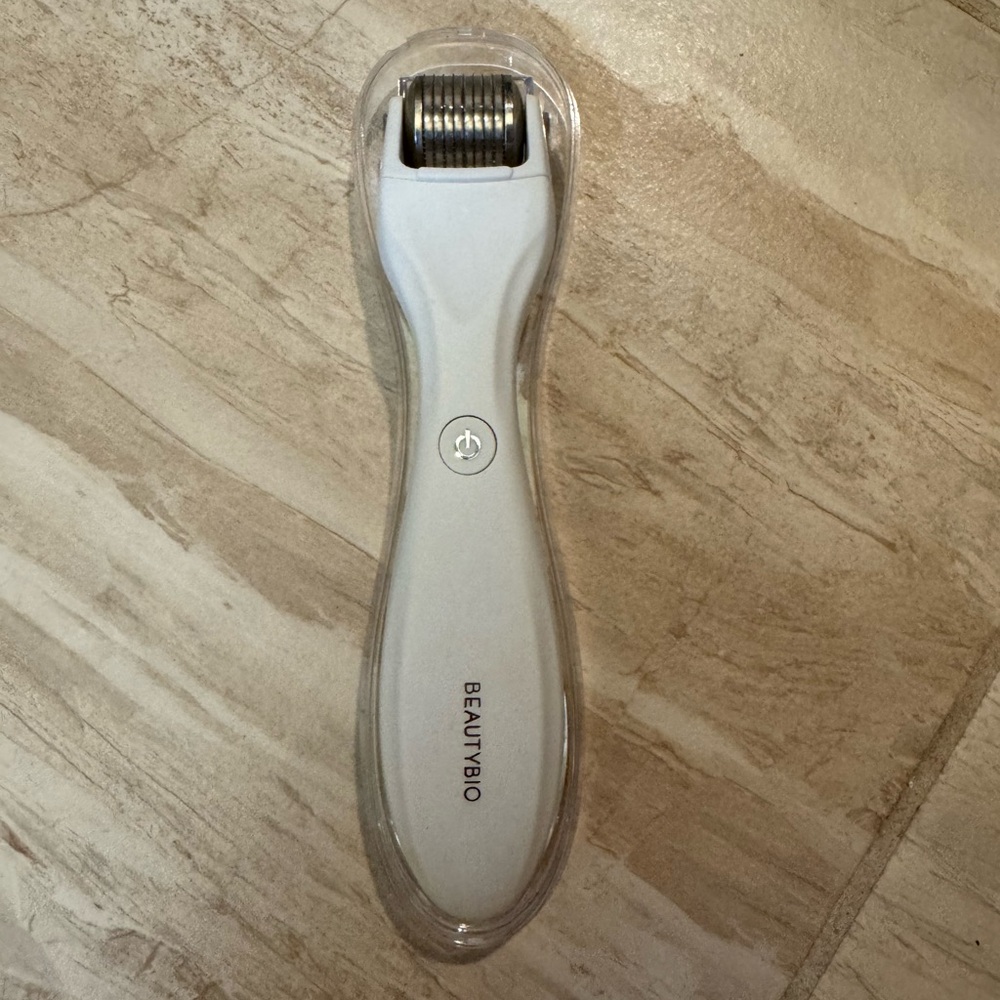GloPRO® Microneedling Facial Regeneration Tool
